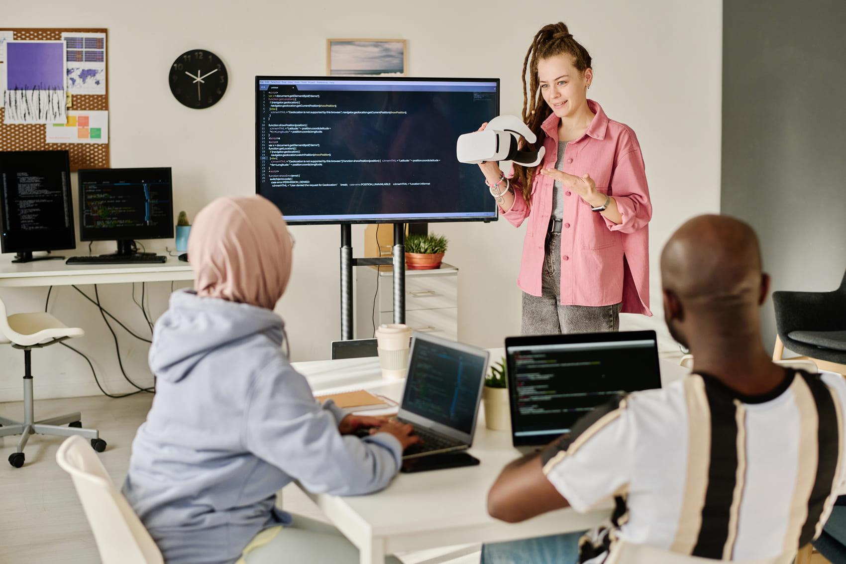 Agiliza tus procesos con el constructor visual de Caltirst.